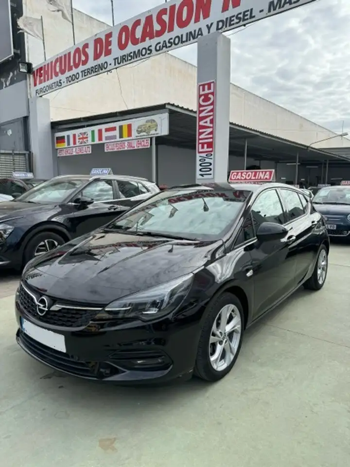 Renting Opel Astra 1.2T S/S GS Line 110 Negro