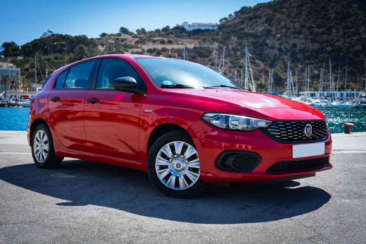 Renting Fiat Tipo 1.3 Multijet II Pop Rojo