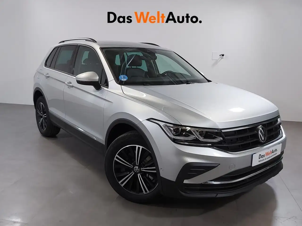 Renting Volkswagen Tiguan 1.4 eHibrid Life 180kW Plateado