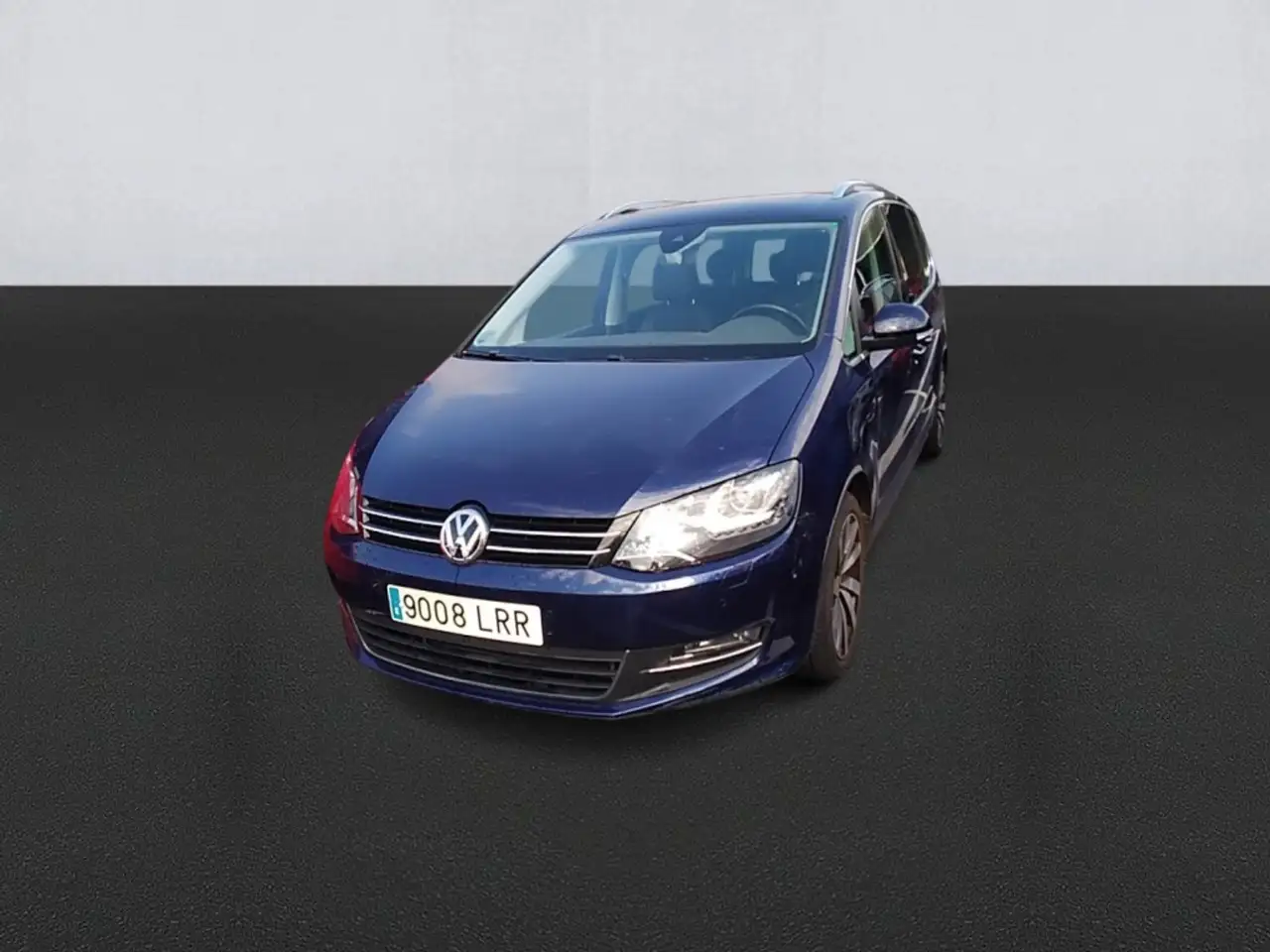 Renting Volkswagen Sharan 1.4 TSI Sport DSG 110kW Azul