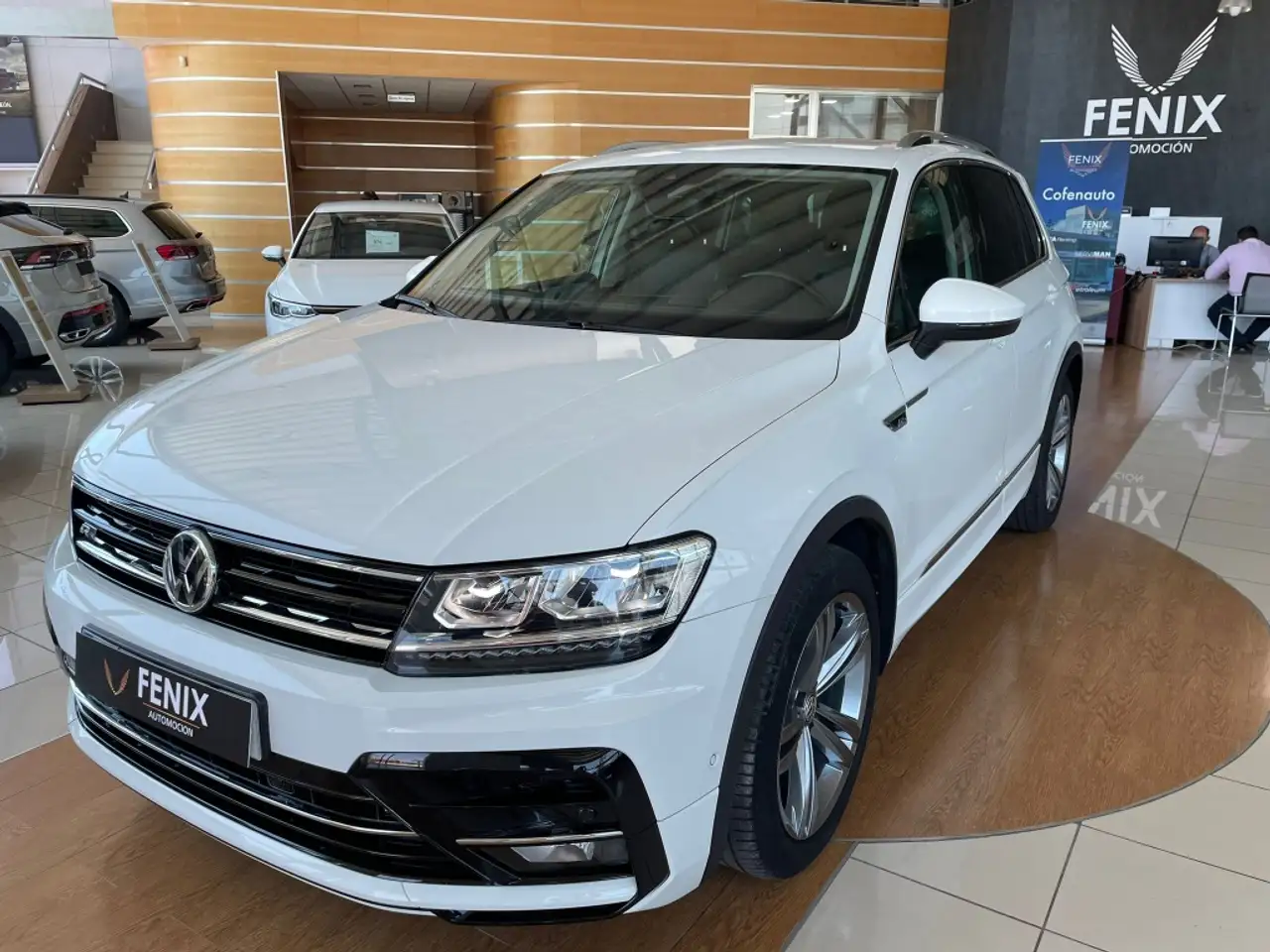 Renting Volkswagen Tiguan 1.5 TSI Advance 110kW Blanco 1