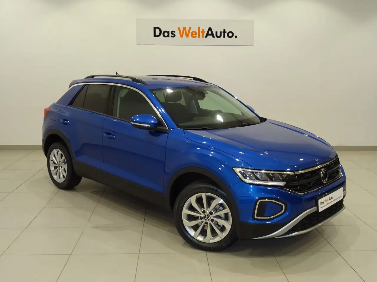 Renting Volkswagen T-Roc 1.5 TSI Life Azul 2