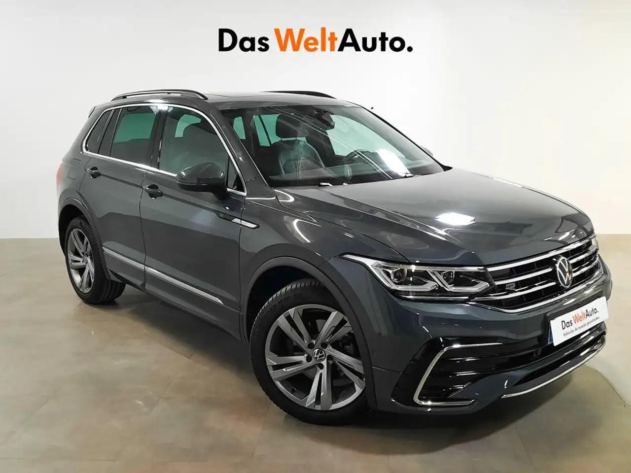 Renting Volkswagen Tiguan 1.5 TSI R-Line DSG 110kW Gris 3