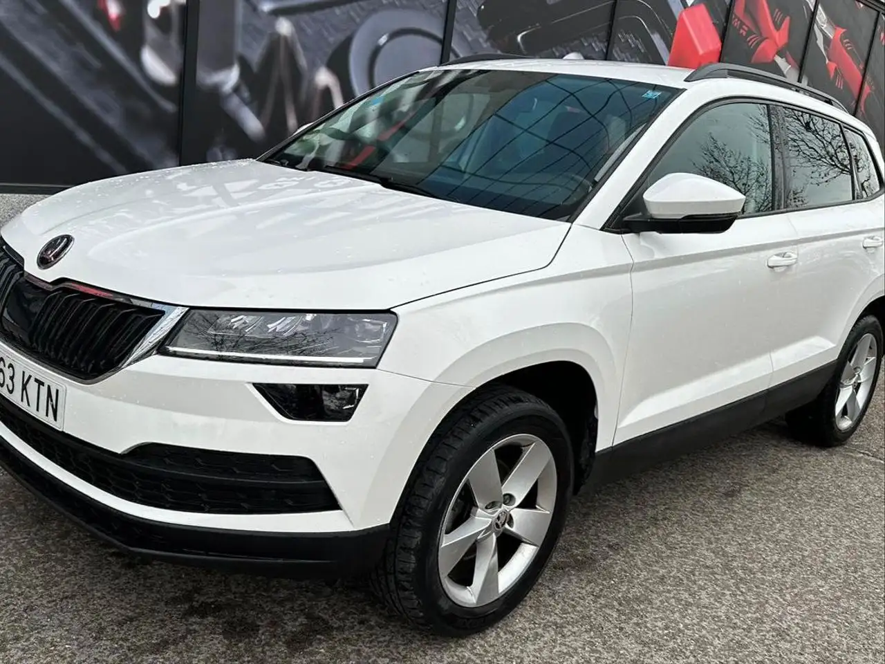 Renting Skoda Karoq 1.5 TSI Sportline ACT Blanco