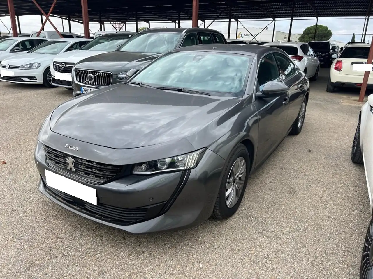 Renting Peugeot 508 1.5BlueHDi S&S Business Line 130 Gris 2