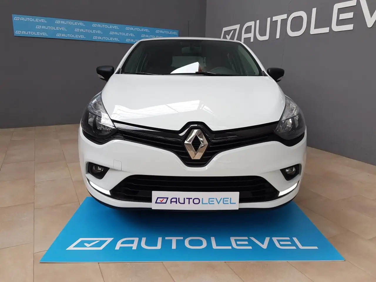 Renting Renault Clio 1.5dCi Energy Business 55kW Blanco 3