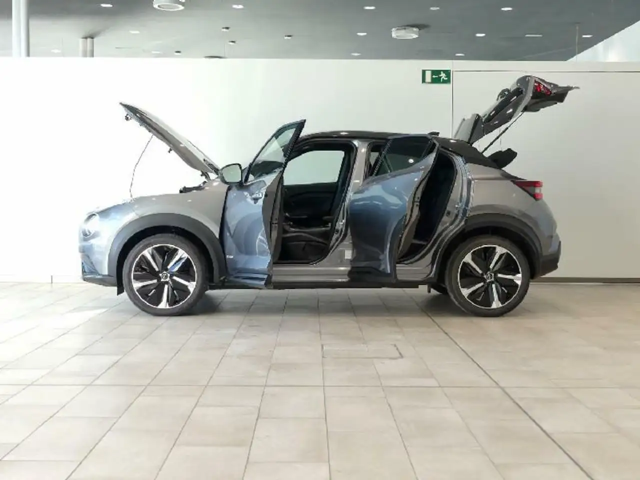 Renting Nissan Juke 1.6 HYBRID HEV 105KW N-DESIGN SILVER AUT 143 5P Gris