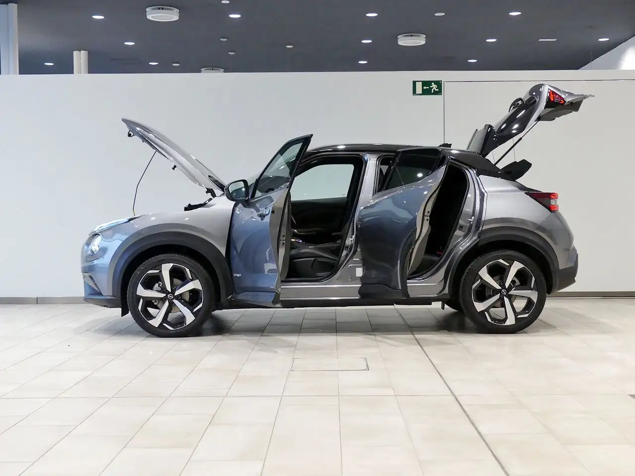 Renting Nissan Juke 1.6 HYBRID HEV 105KW TEKNA AUTO 143 5P Gris 1