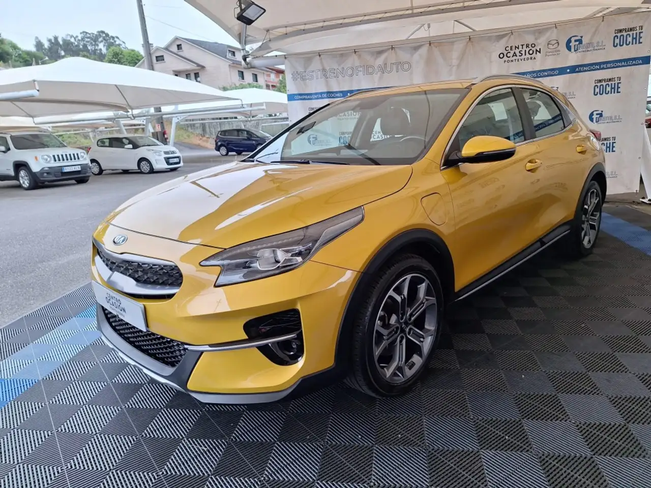 Renting Kia XCeed 1.6 PHEV eTech Aut. Amarillo