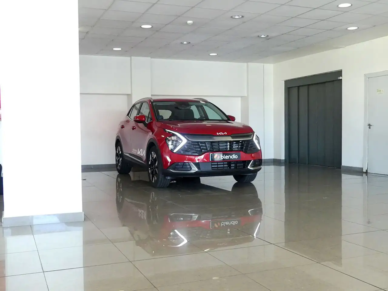 Renting Kia Sportage 1.6 T-GDI PHEV DRIVE 4WD AUTO 265 5P Rojo