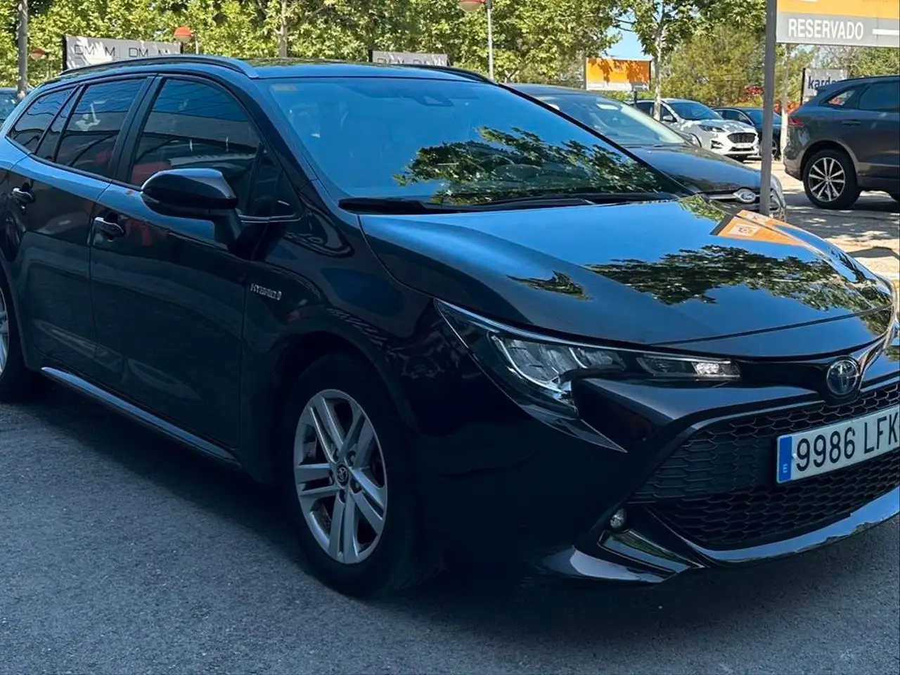 Renting Toyota Corolla 1.8 125H ACTIVE TECH ECVT TOU SPORT Negro 1