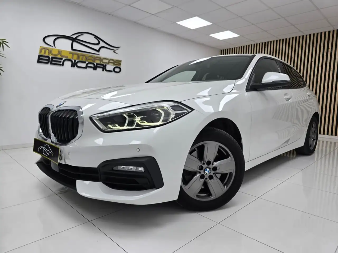 Renting BMW 118 118i Blanco 5 1