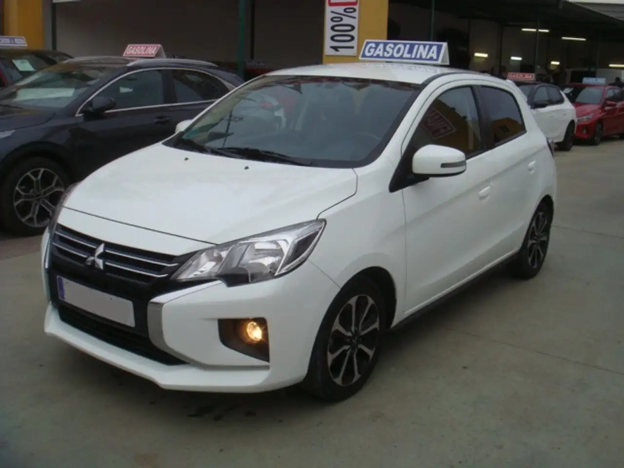 Renting Mitsubishi Space Star 120 MPI Kaiteki Blanco