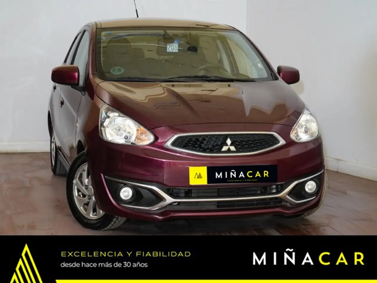 Renting Mitsubishi Space Star 120 MPI Motion Rojo