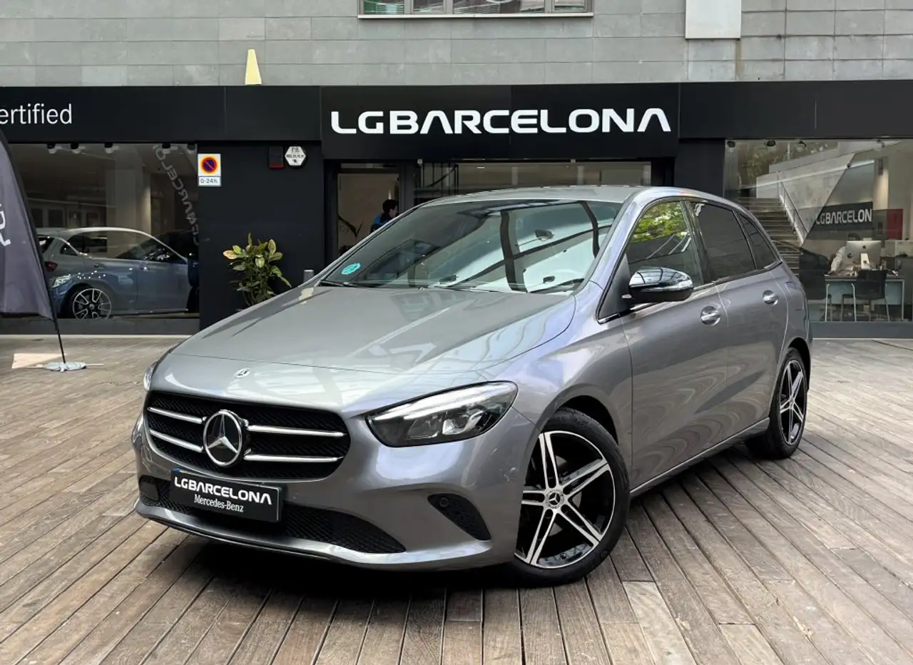 Renting Mercedes-Benz B 180 180d 8G-DCT Gris 2