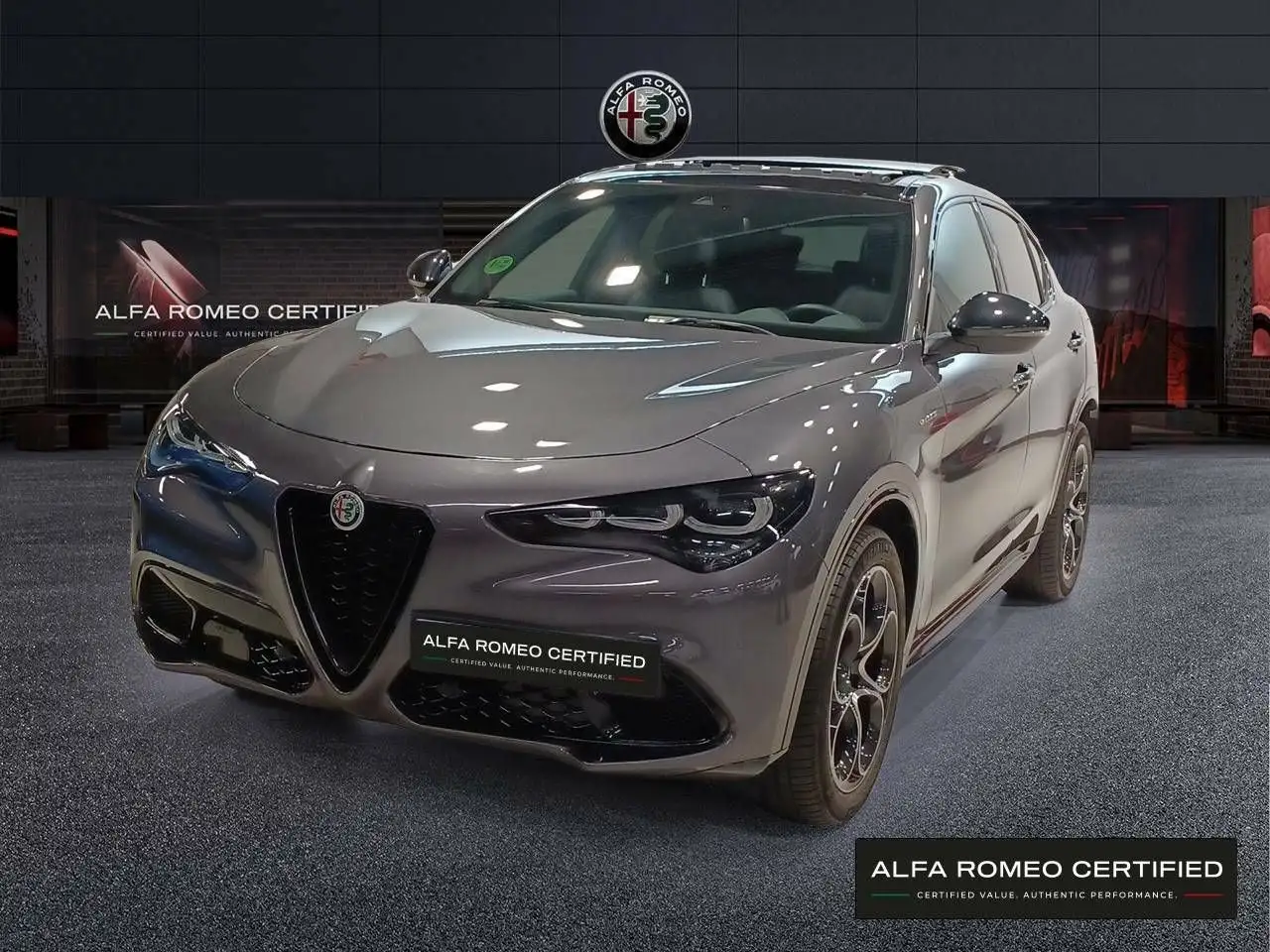 Renting Alfa Romeo Stelvio 2.0 Gasolina 206kW (280CV)  Q4 Veloce Gris