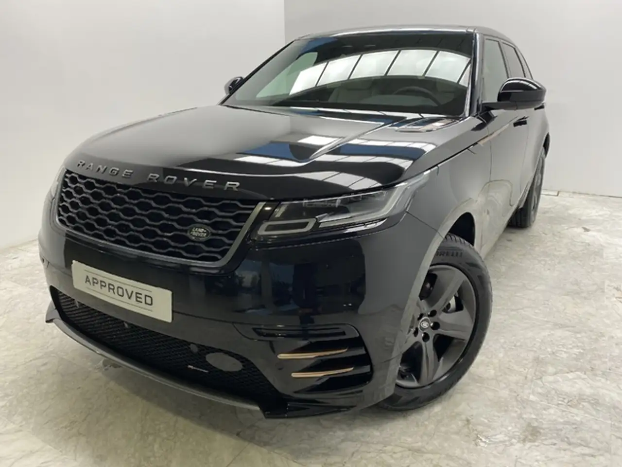 Renting Land Rover Range Rover Velar 2.0 i4 PHEV R-Dynamic S 4WD Aut. 404 Negro 1