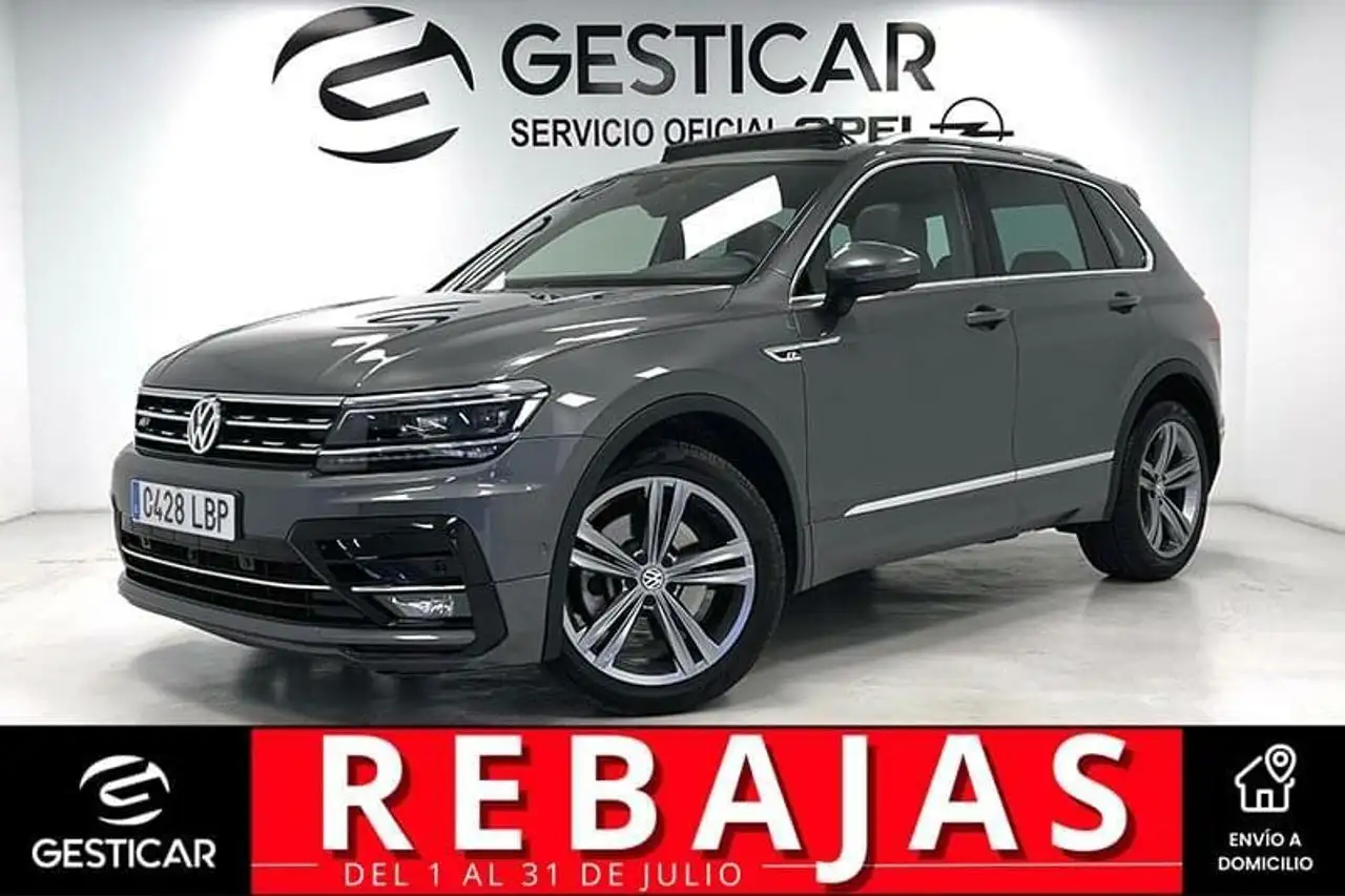 Renting Volkswagen Tiguan 2.0 TSI Sport 4Motion DSG 140kW Gris 1