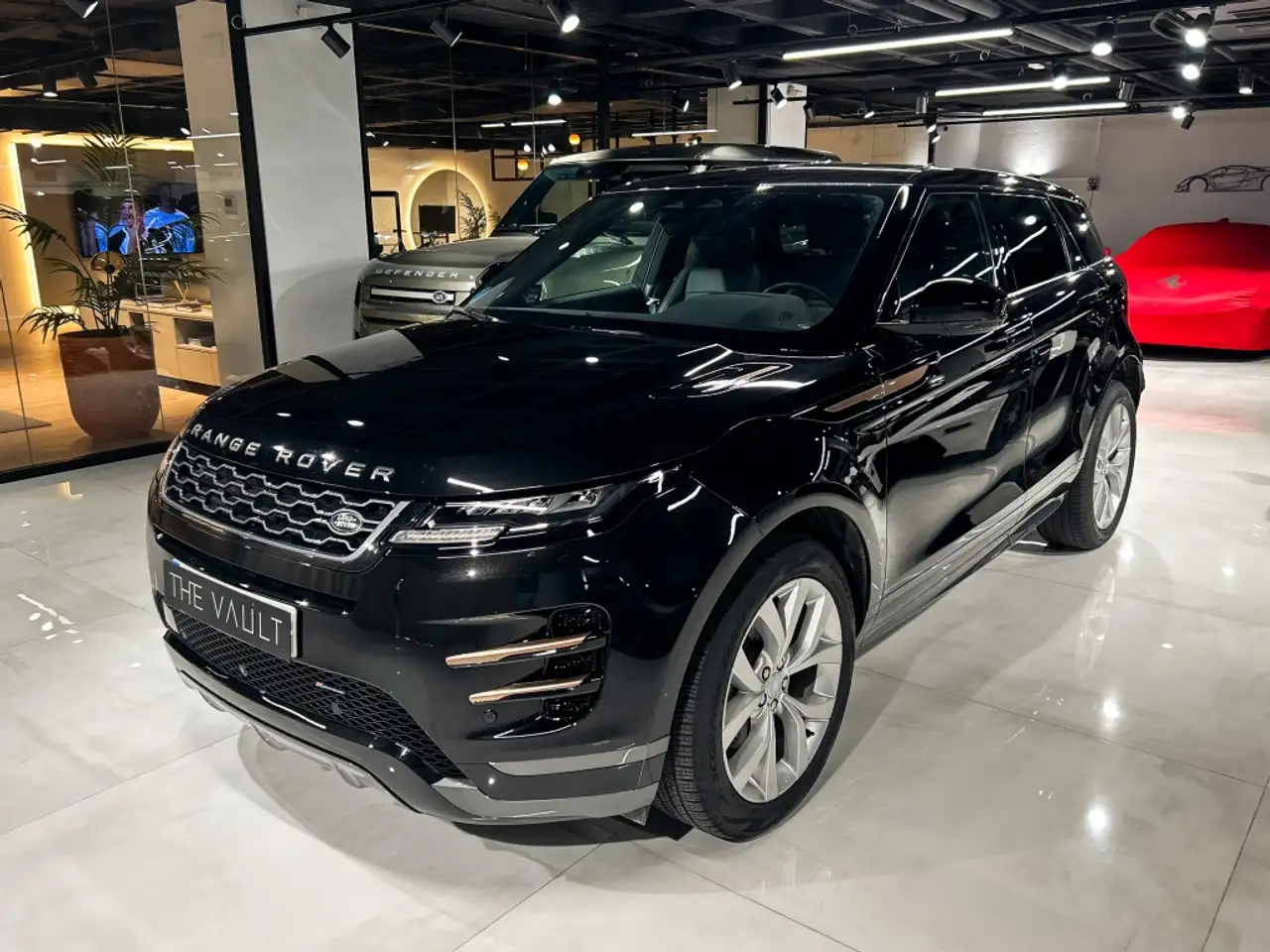 Renting Land Rover Range Rover Evoque 2.0D I4 MHEV R-Dynamic AWD Aut. 163 Negro