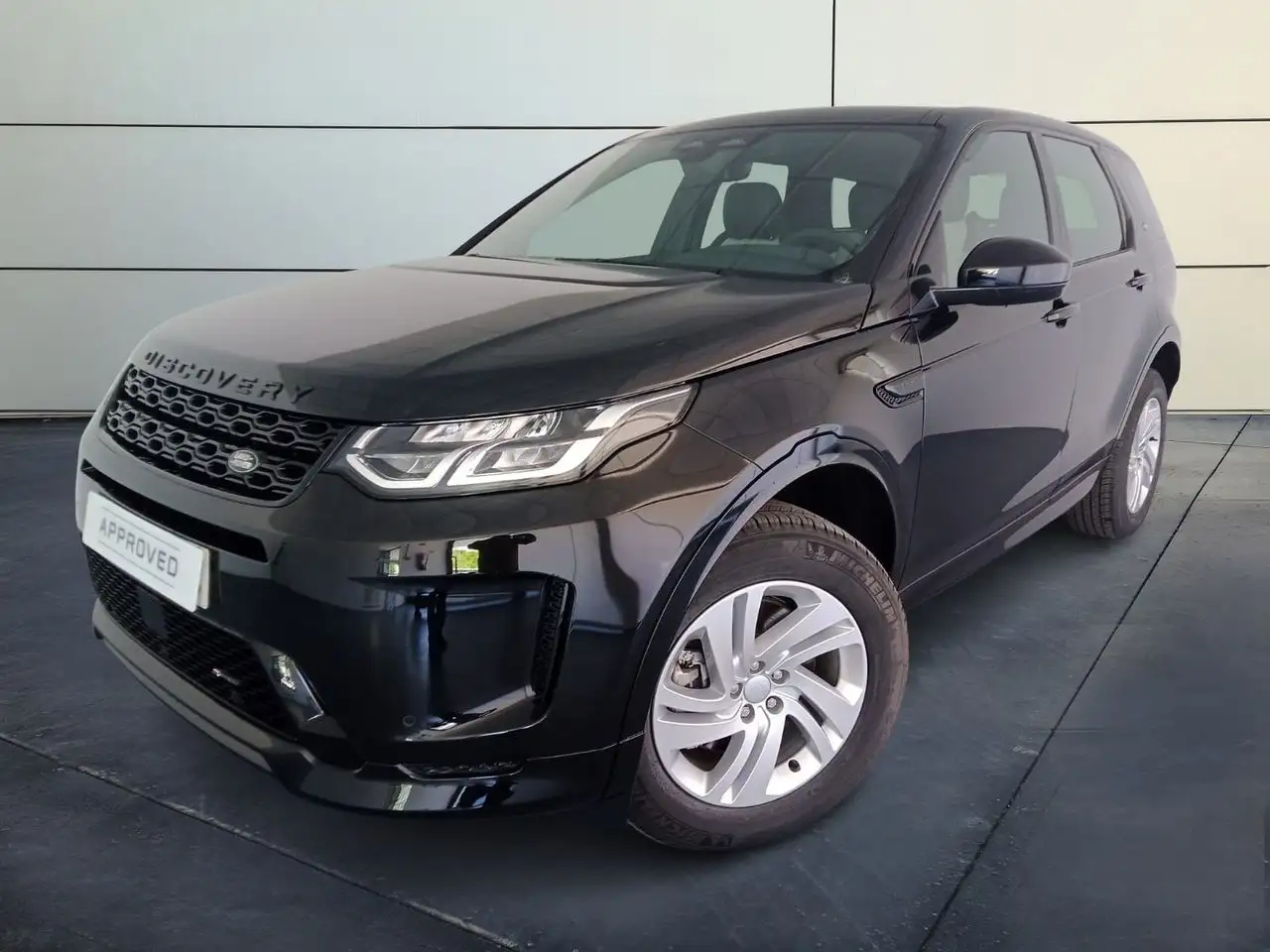 Renting Land Rover Discovery Sport 2.0TD4 Pure 4×4 180 Negro