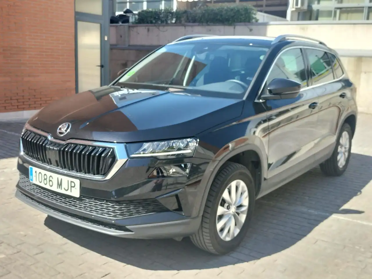 Renting Skoda Karoq 2.0TDI Adblue Ambition 85kW Negro