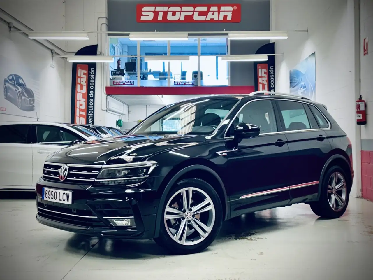 Renting Volkswagen Tiguan 2.0TDI Sport 4Motion DSG 110kW Negro 1