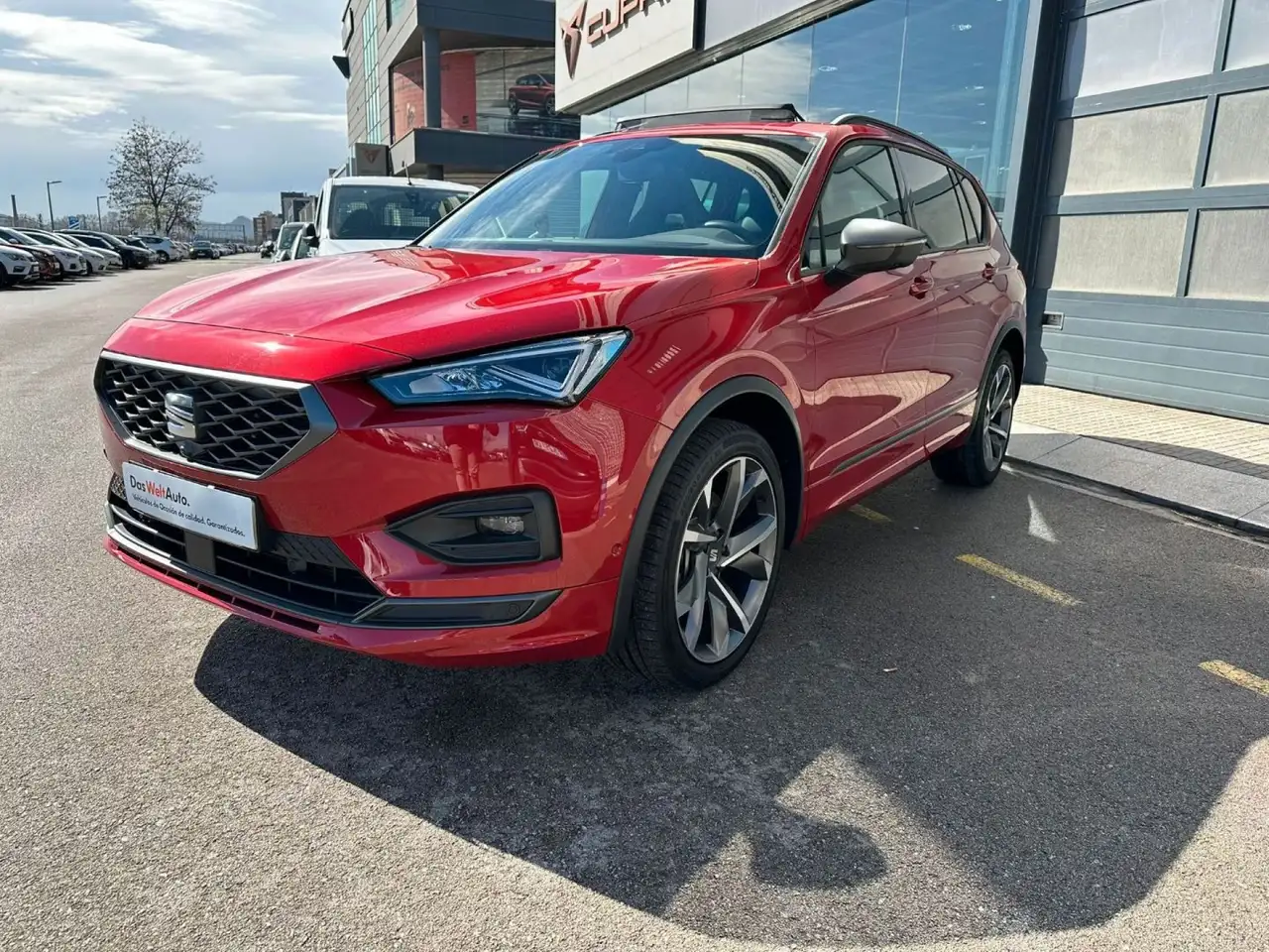 Renting SEAT Tarraco 2.0TDI S&S FR DSG 4Drive 200 Rojo