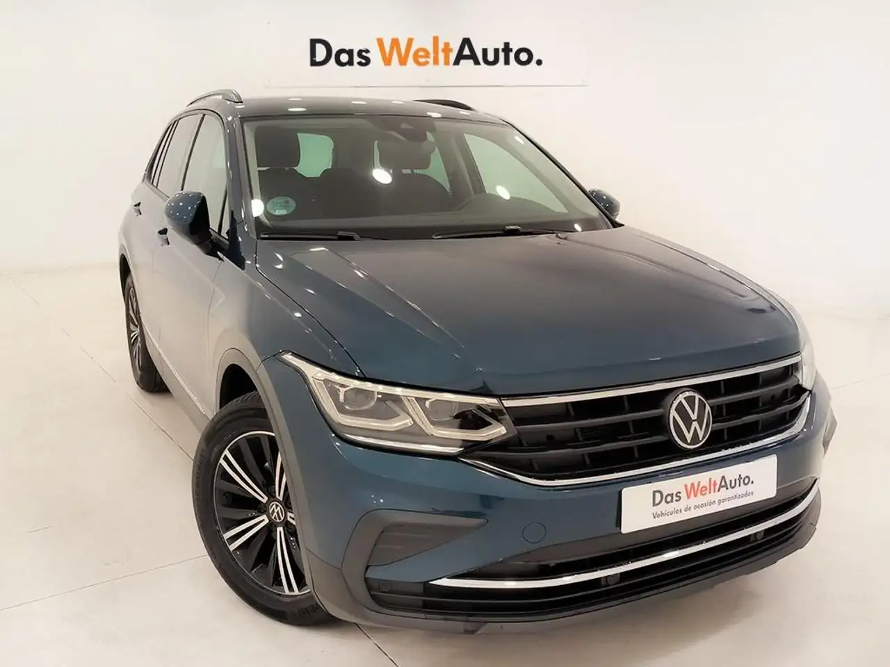 Renting Volkswagen Tiguan 2.0TDI Urban Sport 110kW Azul 1