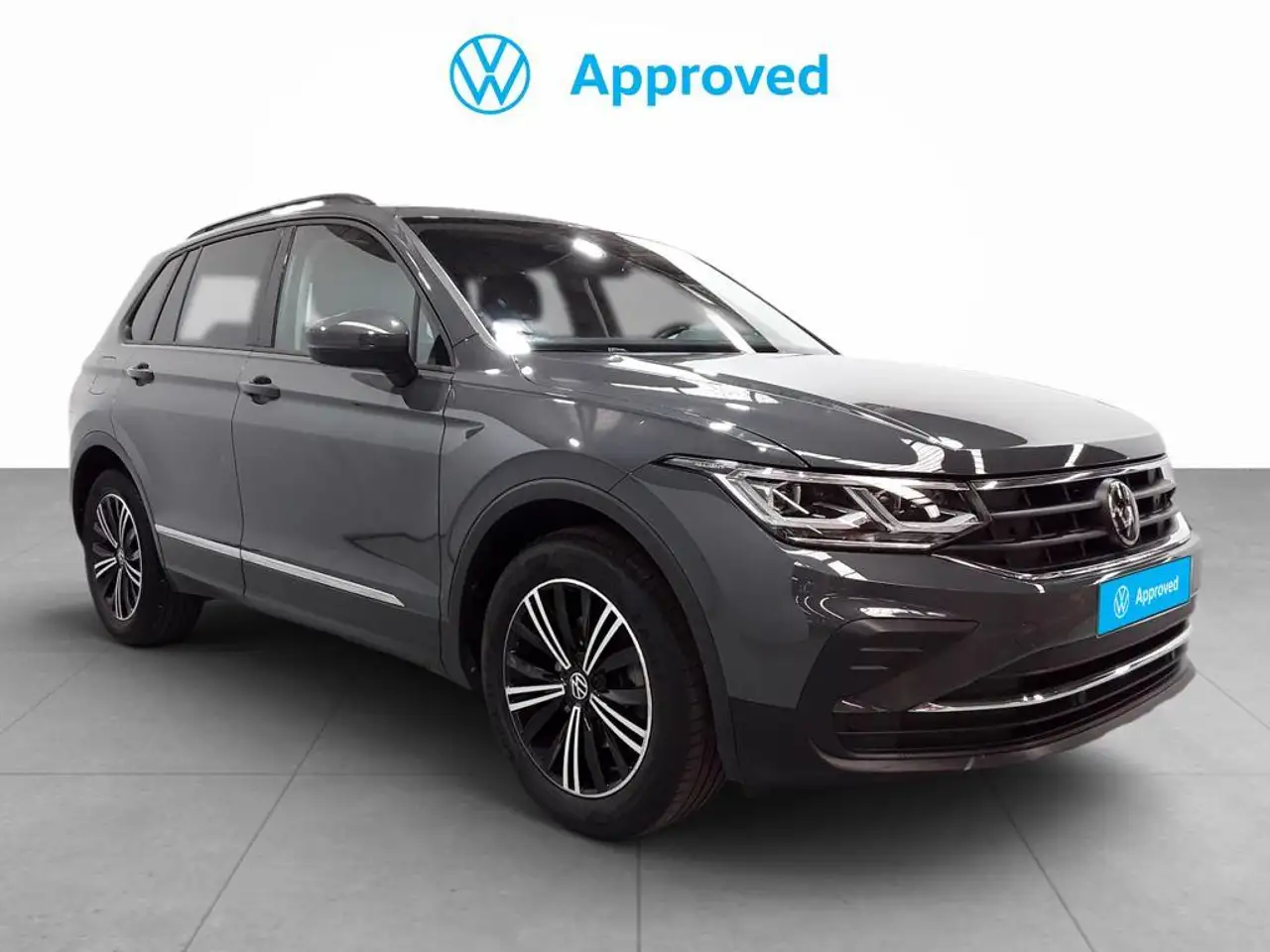 Renting Volkswagen Tiguan 2.0TDI Urban Sport DSG 110kW Gris 1