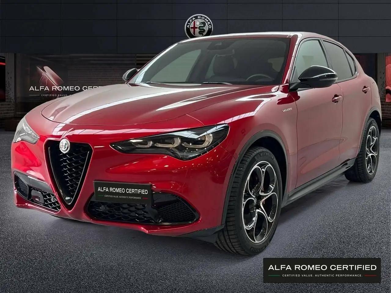 Renting Alfa Romeo Stelvio 2.2 Diésel 154kW (210CV)  Q4 Veloce Rojo
