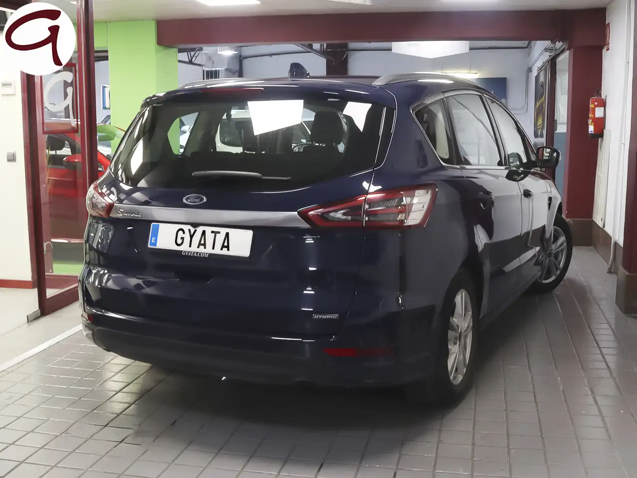 Renting Ford S-Max 2.5 Duratec FHEV Titanium Aut. 190 Azul