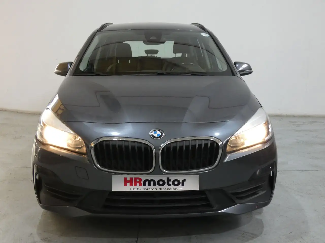 Renting BMW 216 216d Gran Tourer Gris