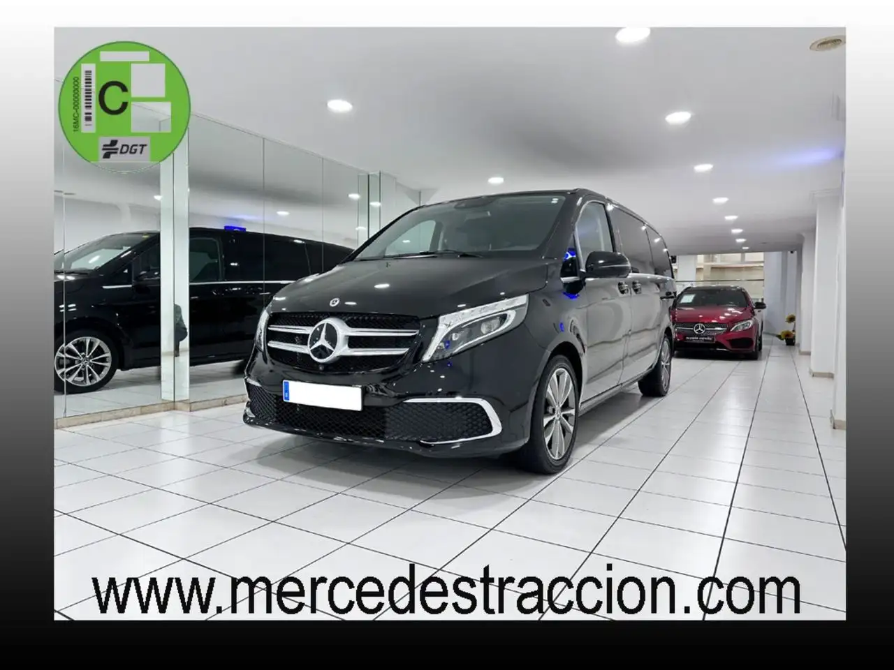 Renting Mercedes-Benz V 220d Largo Avantgarde 7G Tronic Negro