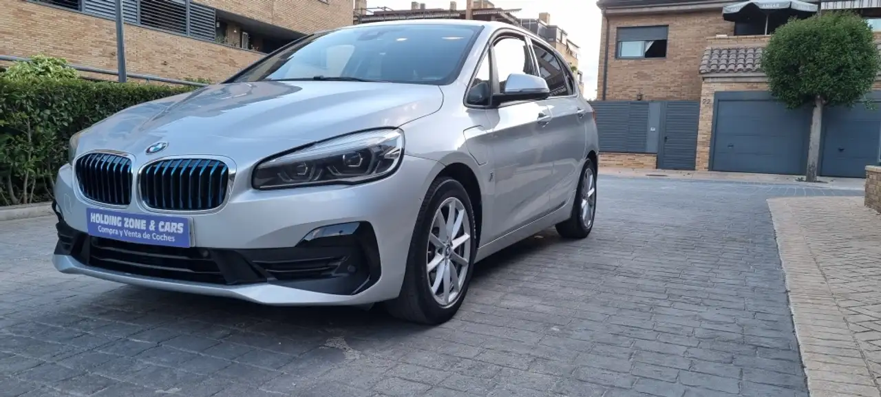 Renting BMW 225 225xe iPerformance Active Tourer Gris