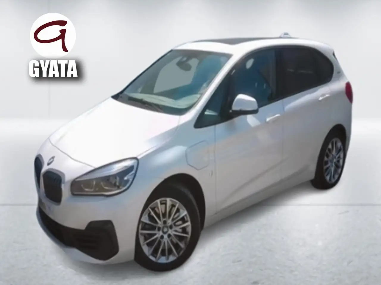 Renting BMW 225 225xe iPerformance Active Tourer Blanco 1