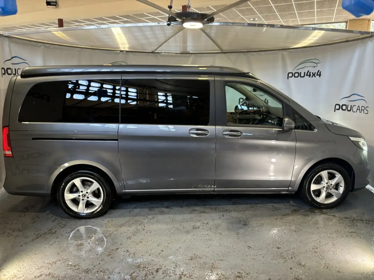 Renting Mercedes-Benz V 250d Marco Polo 4MATIC Gris