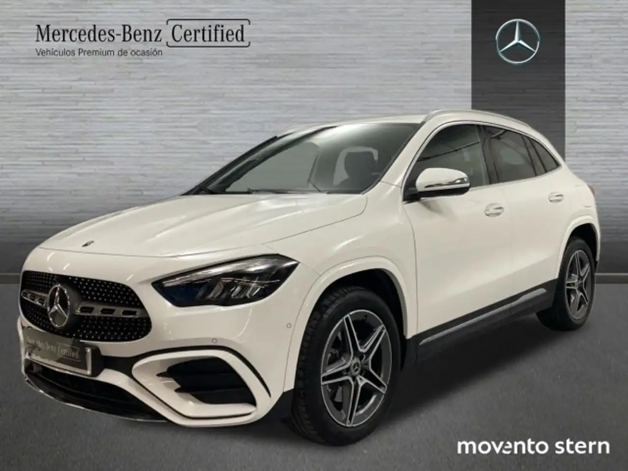 Renting Mercedes-Benz GLA 250 250e Rojo 1