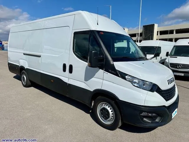 Renting IVECO DAILY 35 S 16 V 4100 H2 156 FURGON