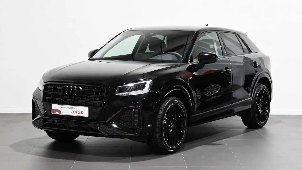 Renting Audi Q2 35 TDI Black line edition S tronic 110kW Negro