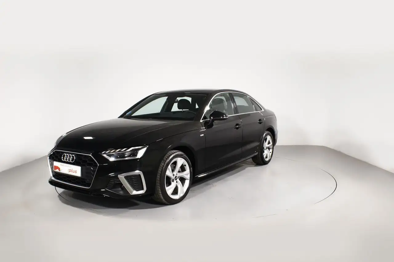 Renting Audi A4 35 TDI S line S tronic 120kW Negro