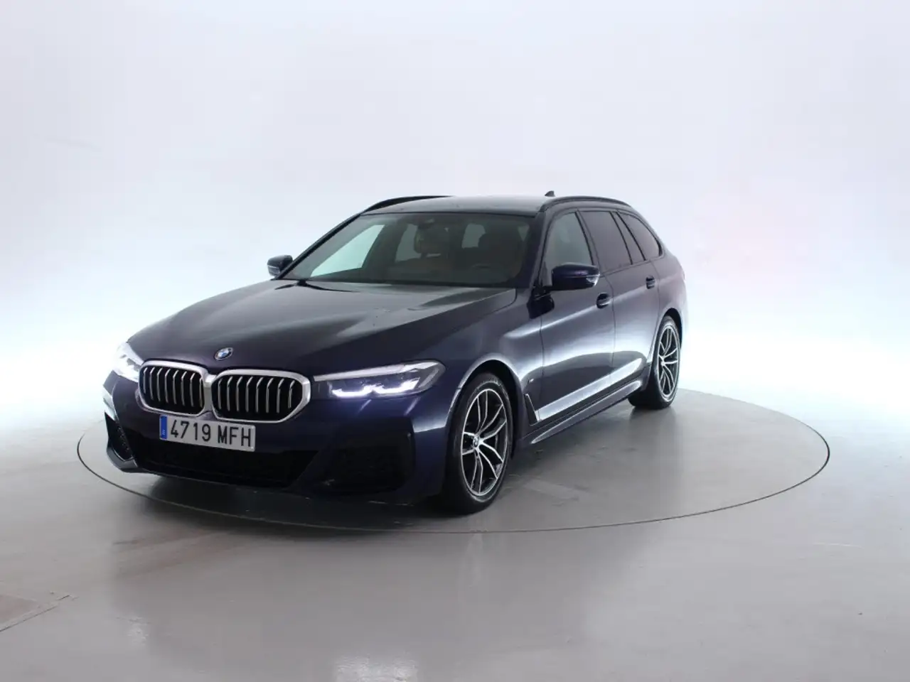 Renting BMW X5 M 520dA Touring Sport Pro Azul