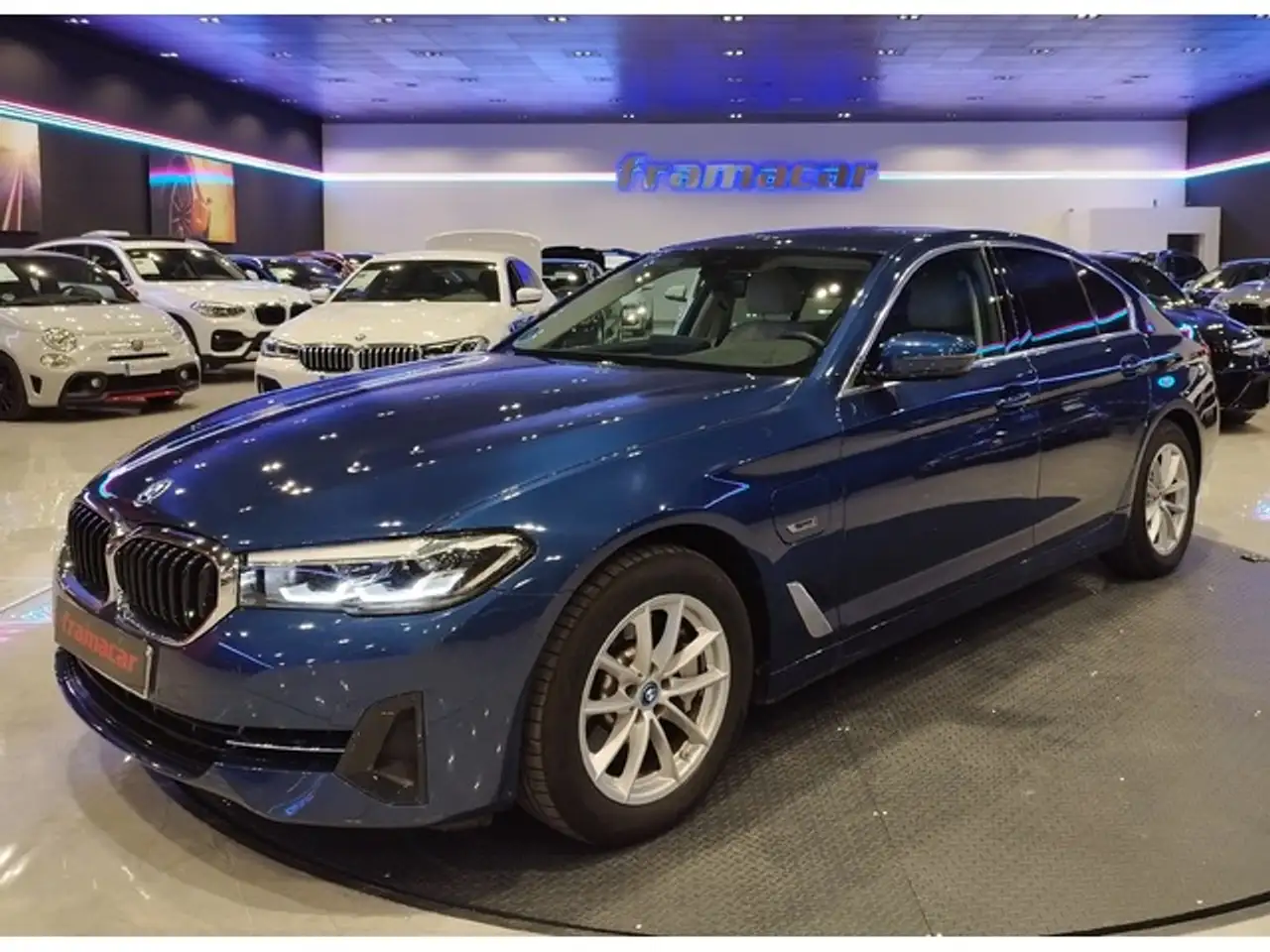 Renting BMW 530 530e Azul