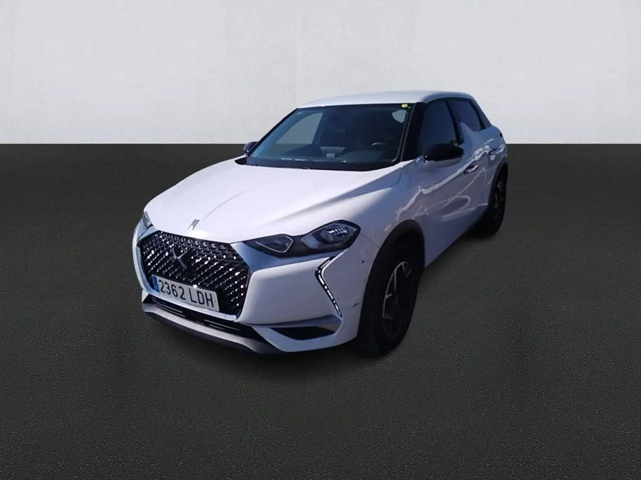 Renting DS Automobiles DS 3 Crossback BlueHDi 73 kW Manual SO CHIC Blanco 7