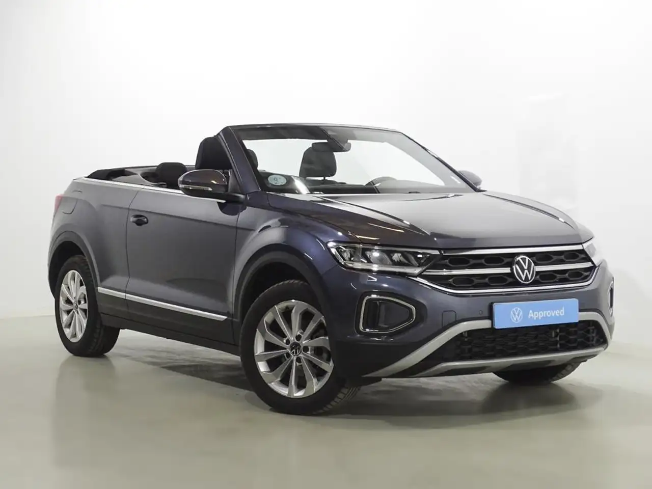 Renting Volkswagen T-Roc Cabrio 1.5 TSI Style Gris