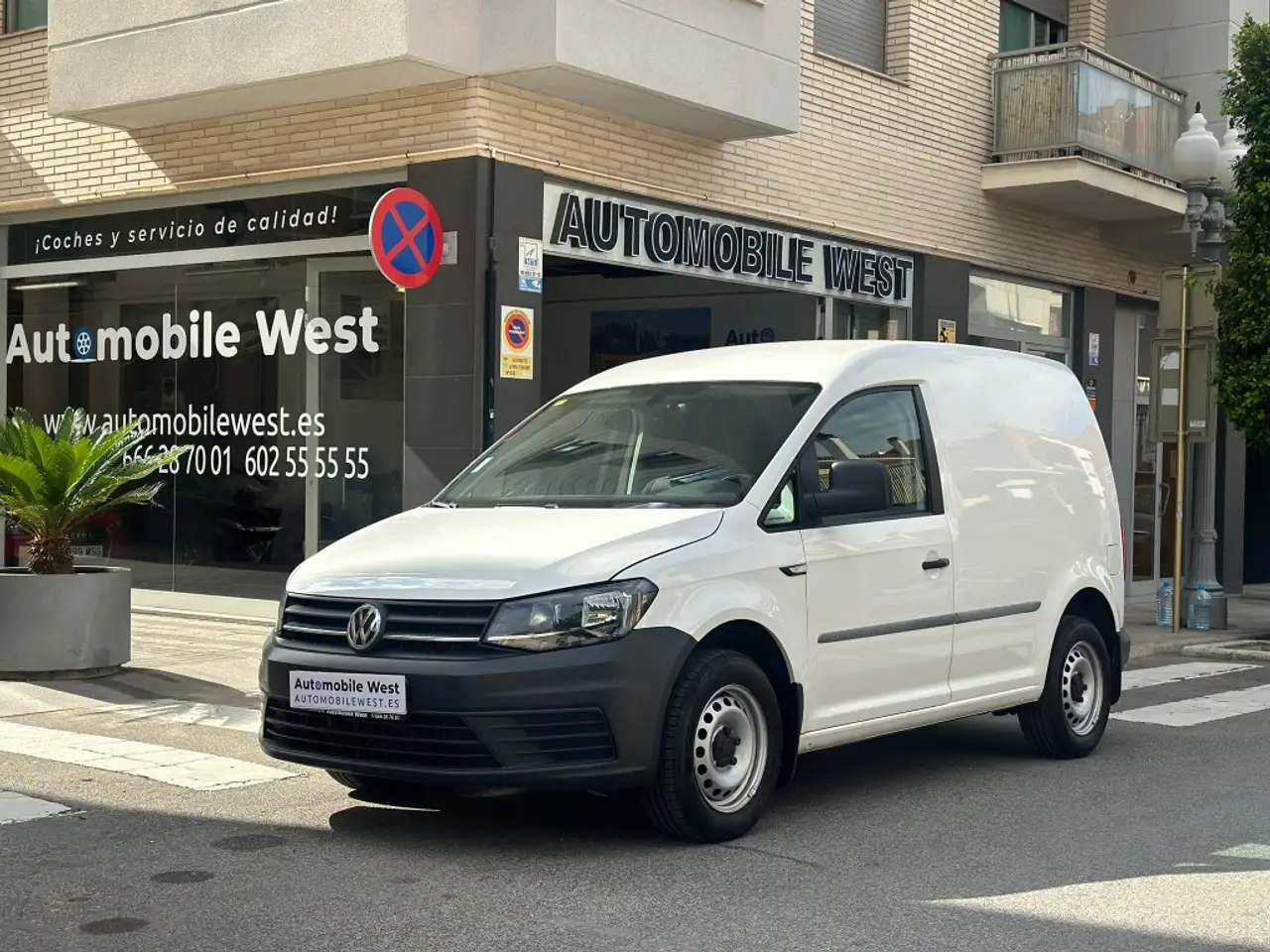 Renting Volkswagen Caddy 2.0TDI Kombi Business 55kW Blanco 1