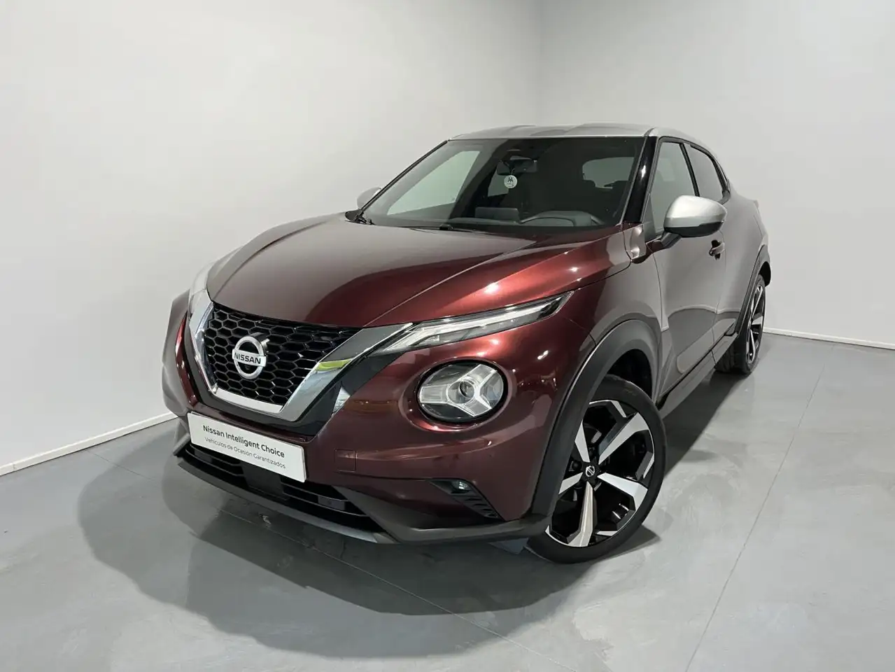 Renting Nissan Juke DIG-T 86 kW (117 CV) 6 M/T TEKNA Rojo