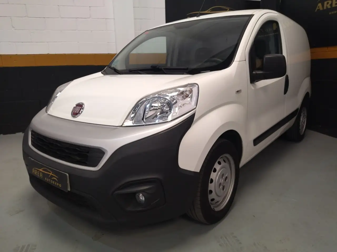 Renting Fiat Fiorino Comercial Cargo 1.3Mjt Base 59kW Blanco 3