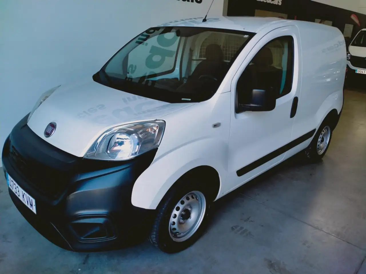 Renting Fiat Fiorino Comercial Cargo 1.3Mjt Base 59kW Blanco 1 3