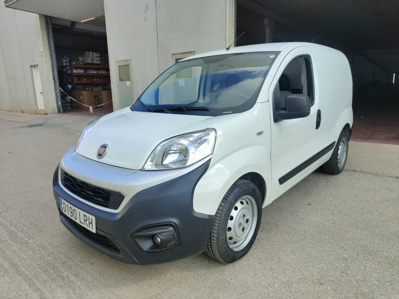 Renting Fiat Fiorino Comercial Cargo 1.3Mjt SX 70kW Blanco