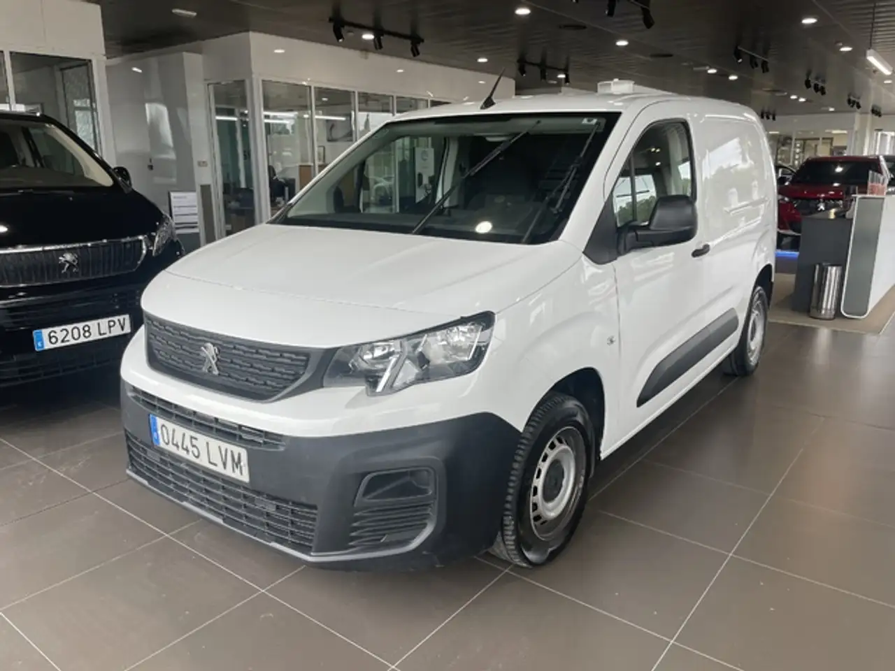 Renting Peugeot Partner 1.5BlueHDI S&S Pro Standard 600kg 100 Blanco